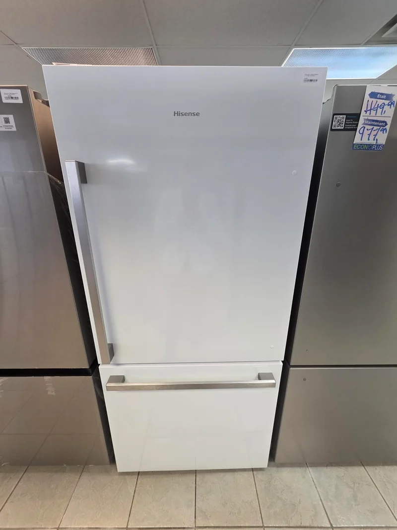 Hisense 31 po 17 pi cu. réfrigérateur - Energy Star® - blanc - RB17A2CWE - boîte ouverte