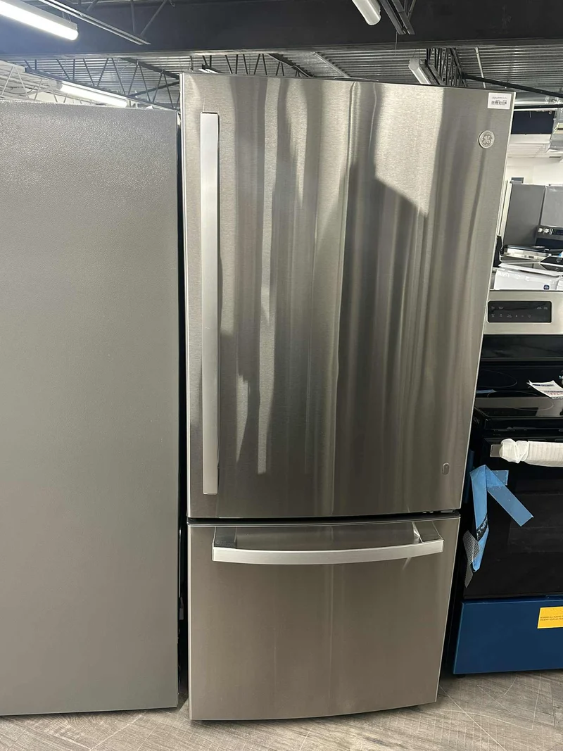 GE 30'' 21 pi.cu. - Réfrigérateur Congélateur Inférieur - Energy star®- Inox -GDE21DYRK - Boîte ouverte