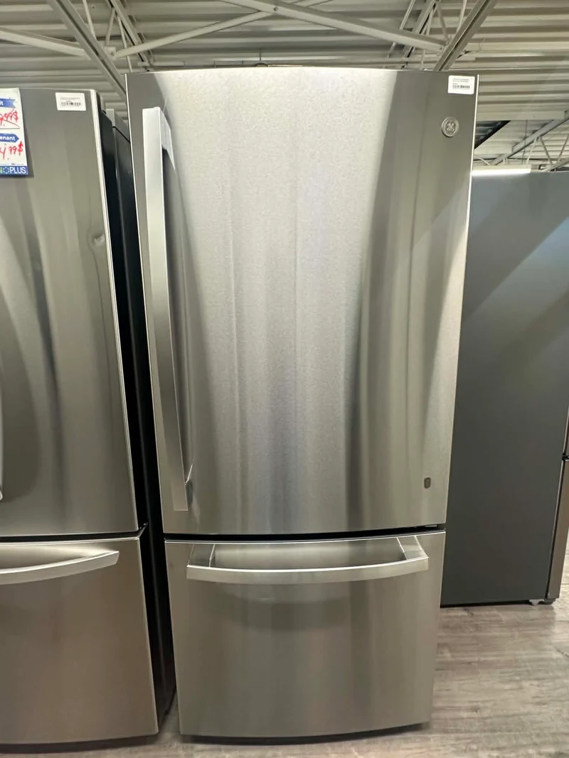 GE 30'' 21 pi.cu. - Réfrigérateur Congélateur Inférieur - Energy star®- Inox -GDE21DYRK - Boîte ouverte