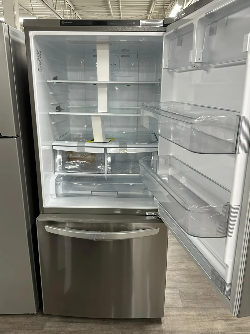 LG 30" po 22 pi.cu - Réfrigérateur à congélateur inférieur - Inox - ENERGY STAR® - LRDNS2200S - Boîte ouverte
