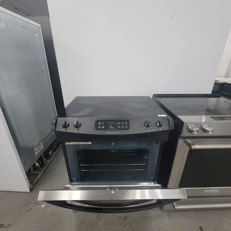 Frigidaire 30'' Cuisinière - Vitrocéramique - Inox - Reconditionné