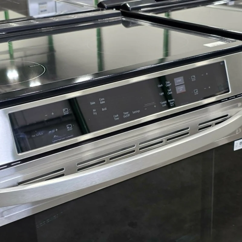 LG 30'' 6.3 pi cu Cuisinière Induction - 4 brûleurs - Convection - inox - LSIL633CFE - boîte ouverte