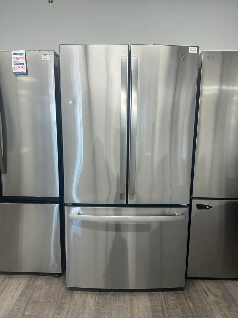 GE 36'' 22 pi cu. réfrigérateur à portes françaises - Inox - GWE22JYMFS - Boîte ouverte