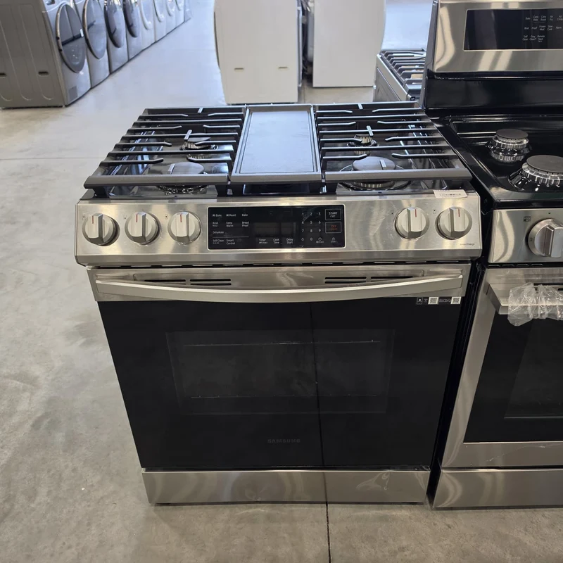 Samsung 30" 6.0 pi cu Cuisinière à Gaz Autonettoyant - 5 brûleurs - Inox - NX60T8311SS - Boîte ouve
