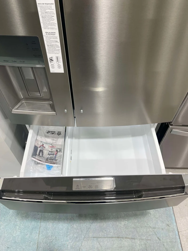 Frigidaire 36'' 21,5 pi cu Réfrigérateur 4 portes - profondeur comptoir - inox - GRMC2273CF - boîte ouverte