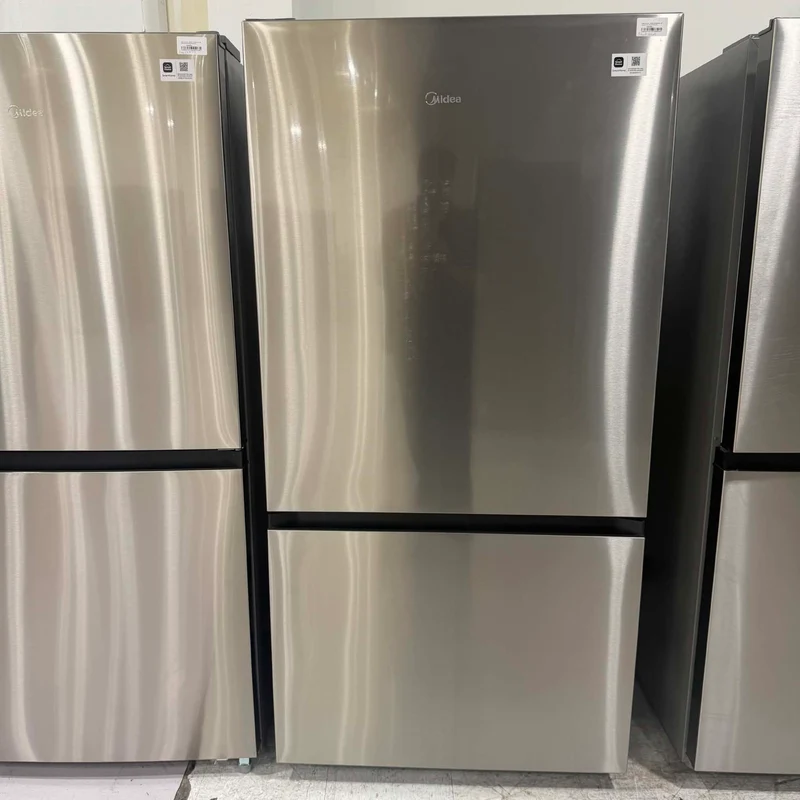 Midea 33 '' 22.8 pi. cu - Réfrigérateur à congélateur Infèrieur - Inox - MRB23D5AST - Boîte ouverte