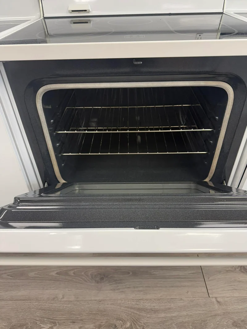 Inglis 30'' Cuisinière vitrocéramique- blanc - reconditionné