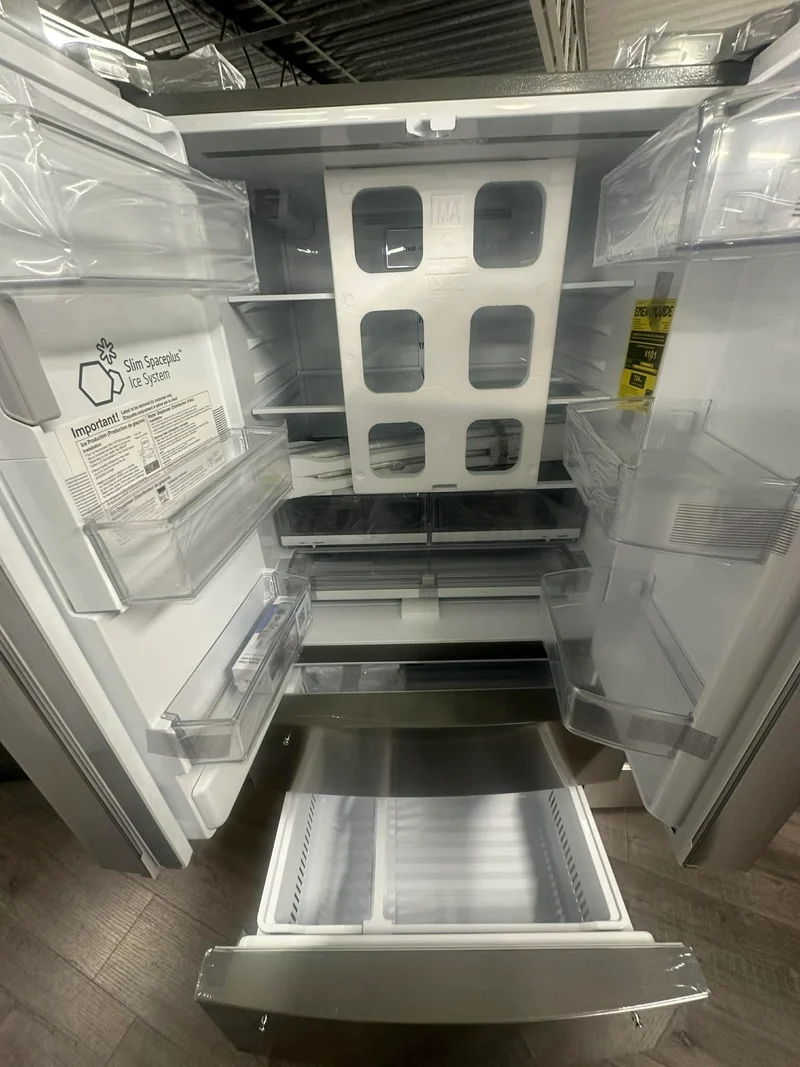 LG 36'' 30 pi cu Réfrigérateur 4 portes - Distributeur d'eau - Inox - LMXS28626S - boîte ouverte