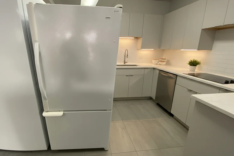 Frigidaire 30''- Kenmore congélateur inférieur- BLANC- Reconditionné