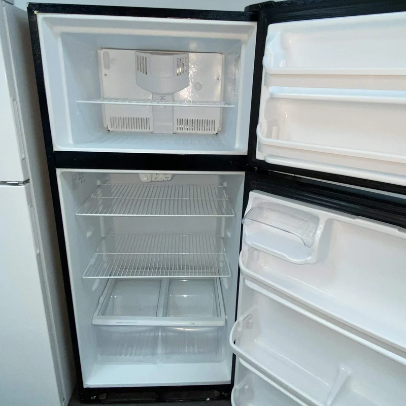 Frigidaire 30''- réfrigérateur congélateur supérieur- Noir- Reconditionné