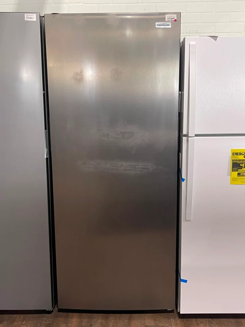 Frigidaire 28'' 13 pi cu Congélateur vertical - sans givre - FFFU13F2VV - boîte ouverte