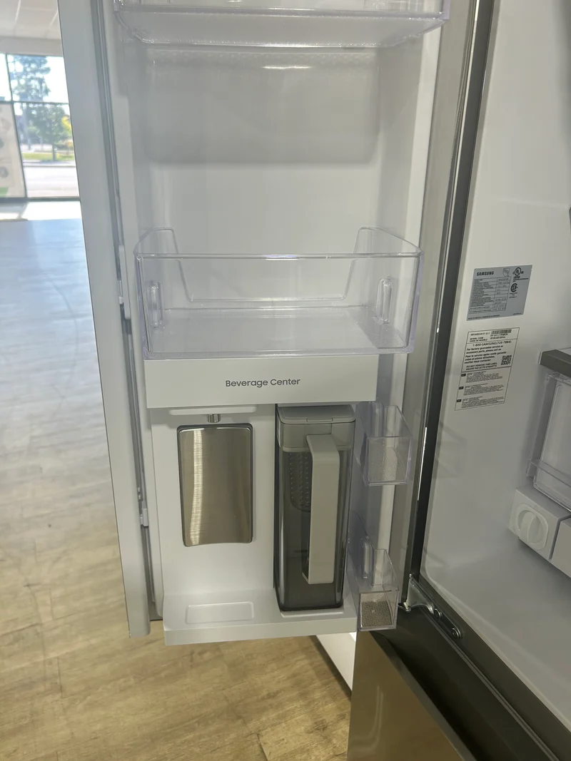 Samsung 33'' 24.5 pi. cu. réfrigérateur à 3 battants - Distributeur d'eau & glaçons - wifi - inox -RF25C5551SR - boîte ouverte