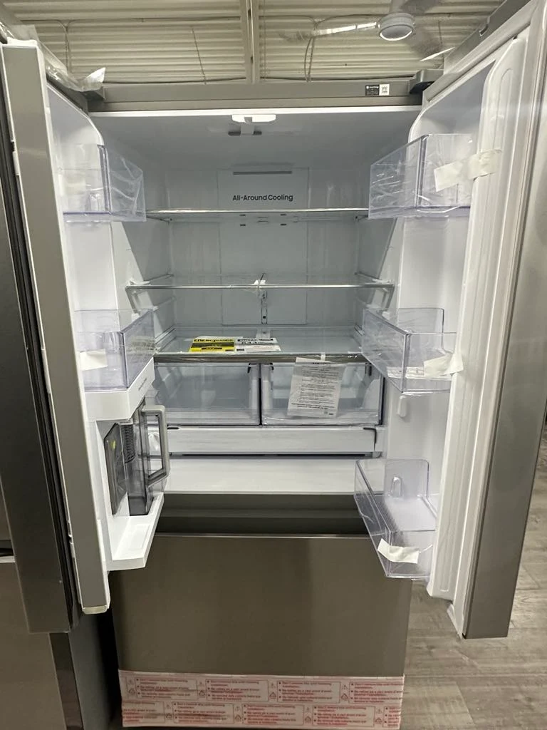Samsung 33'' 24.5 pi. cu. réfrigérateur à 3 battants - Distributeur d'eau & glaçons - wifi - inox -RF25C5551SR - boîte ouverte