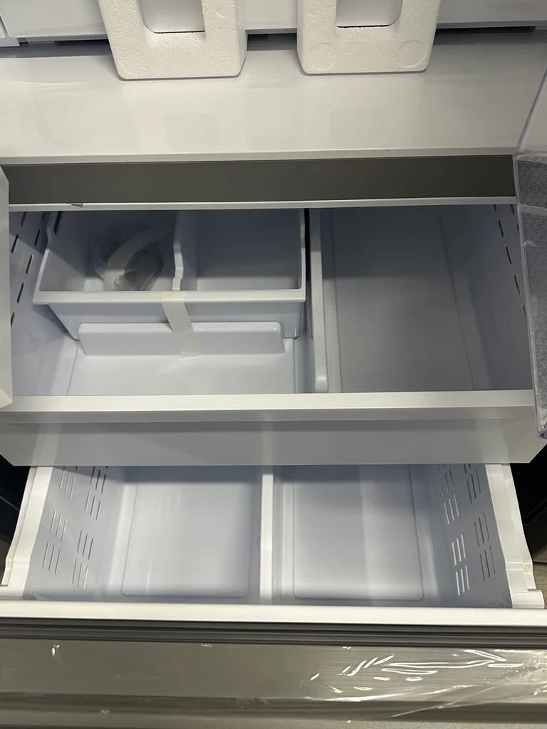 Samsung 33'' 24.5 pi. cu. réfrigérateur à 3 battants - Distributeur d'eau & glaçons - wifi - inox -RF25C5551SR - boîte ouverte