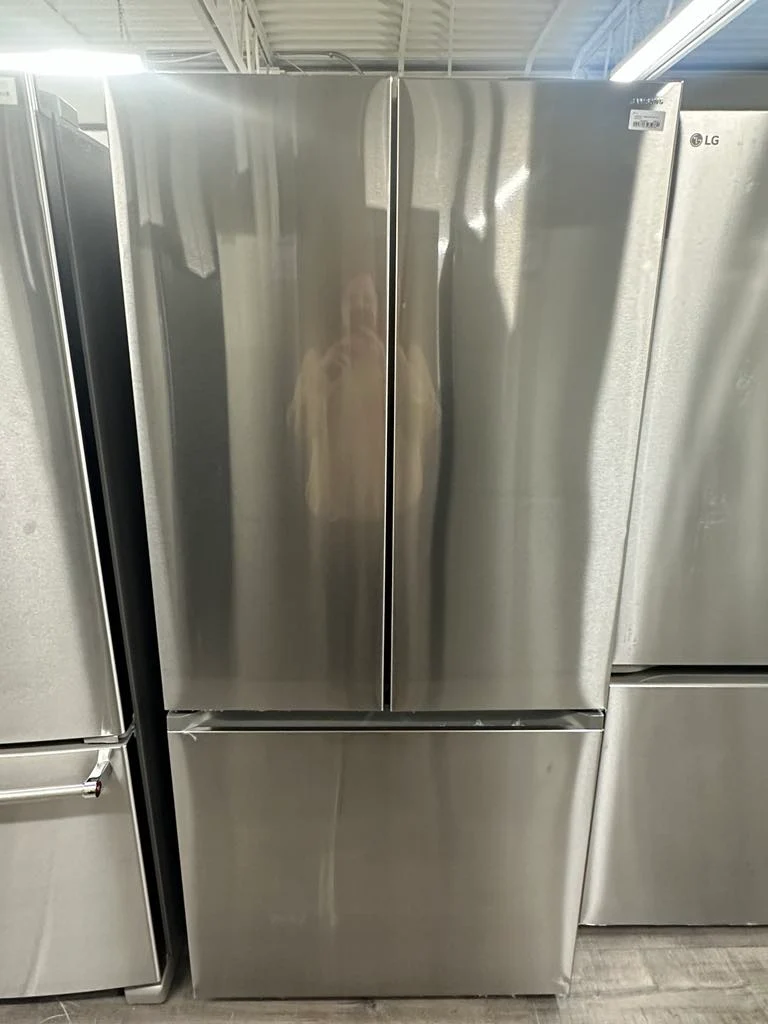 Samsung 33'' 24.5 pi. cu. réfrigérateur à 3 battants - Distributeur d'eau & glaçons - wifi - inox -RF25C5551SR - boîte ouverte