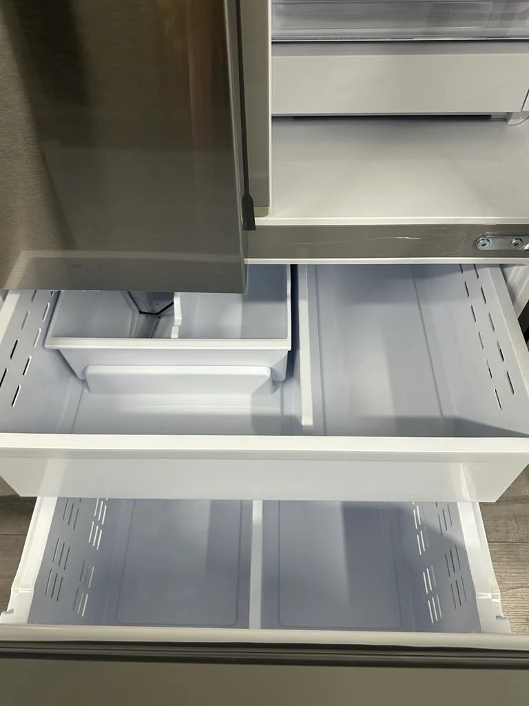 Samsung 33'' 24.5 pi. cu. réfrigérateur à 3 battants - Distributeur d'eau & glaçons - wifi - inox -RF25C5551SR - boîte ouverte