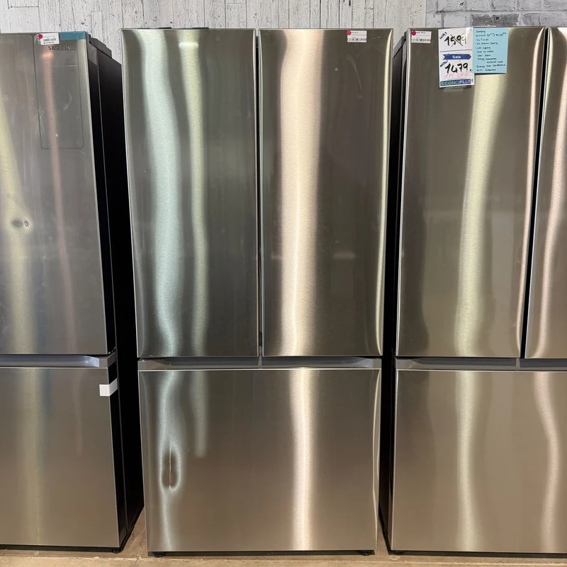 Samsung 33'' 24.5 pi. cu. réfrigérateur à 3 battants - Distributeur d'eau & glaçons - wifi - inox -RF25C5551SR - boîte ouverte