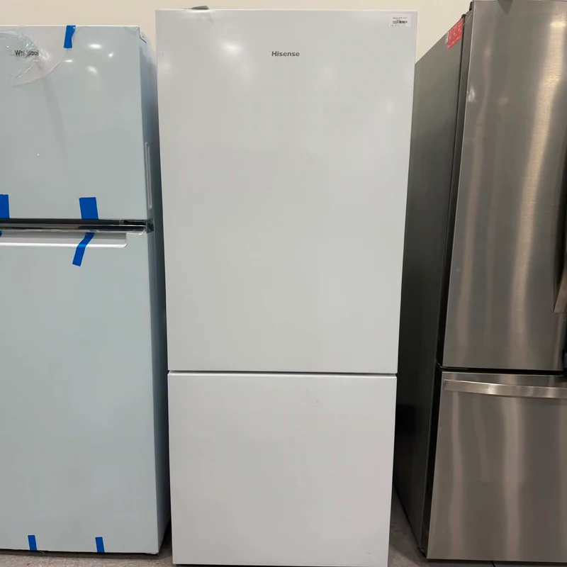 Hisense 28'' 14.7 cu. ft. - RB15A2CWE - Réfrigérateur Profondeur de comptoir - Blanc- Boîte Ouverte -