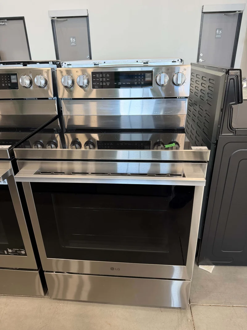 LG 30''6.3 cu. ft.LREN6325XE - Cuisinière électrique - Inox - Boîte Ouverte