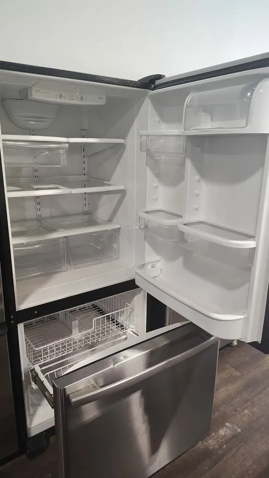 Whirlpool 30'' Réfrigérateur congélateur inférieur - inox - reconditionné