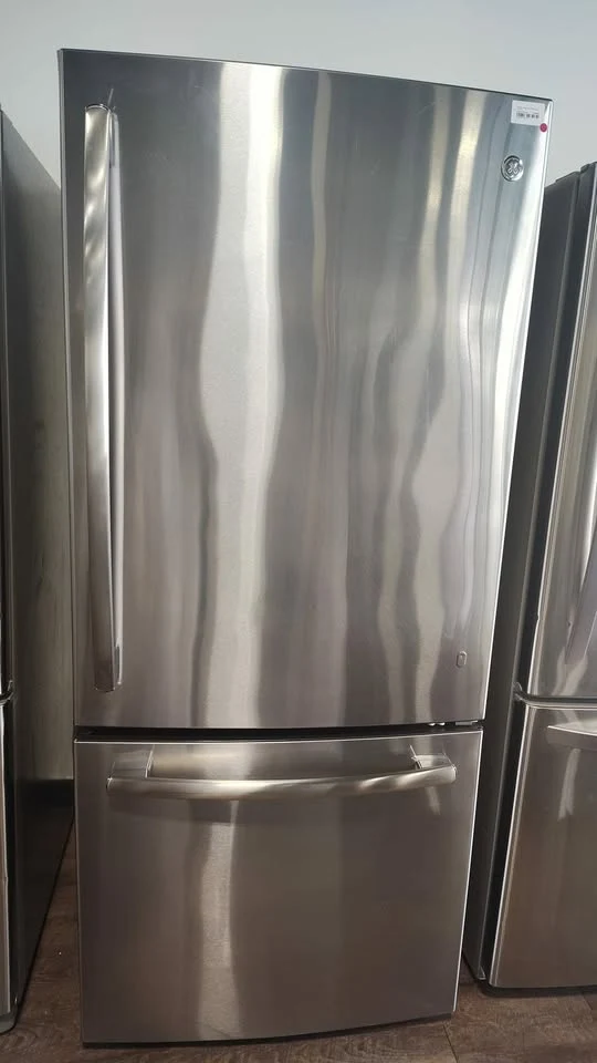GE 30'' Réfrigérateur congélateur inférieur - inox - reconditionné