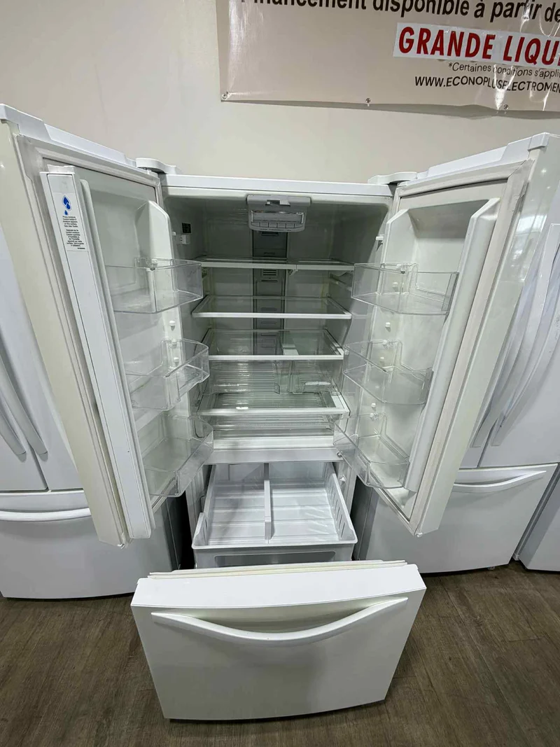 Whirlpool 30'' Réfrigérateur - 3 portes - blanc - Congélateur Inférieur - Reconditionné