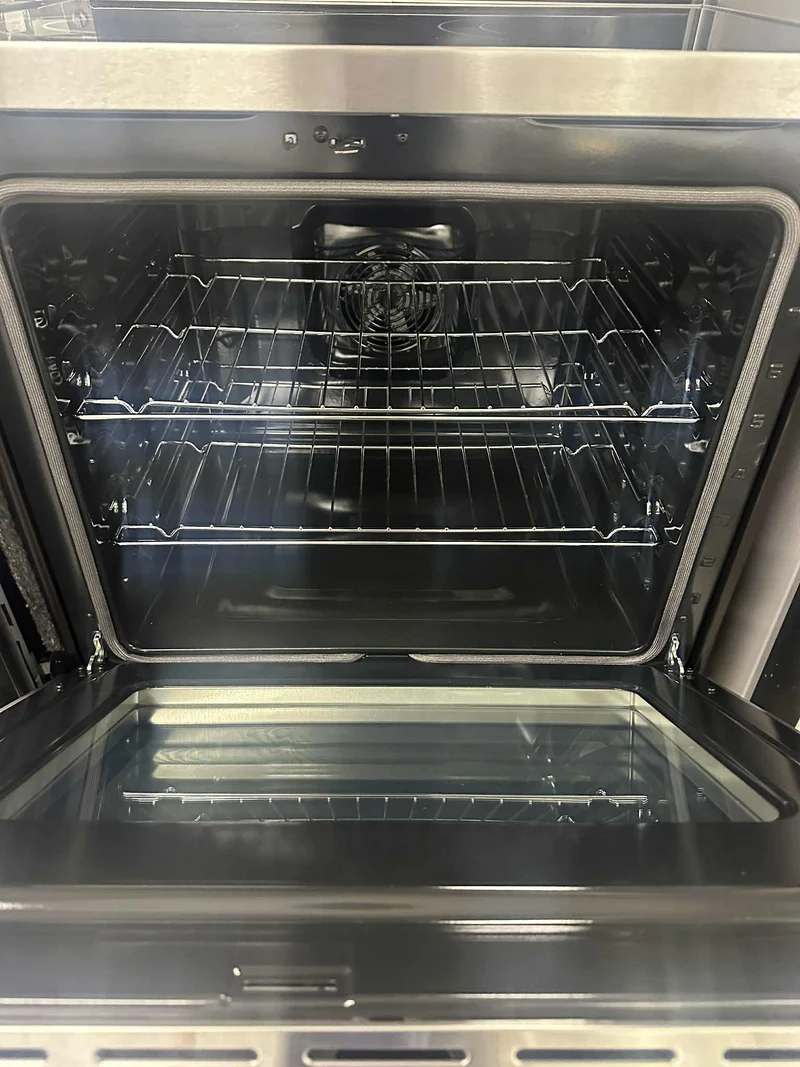 Hisense 30'' 5.8 pi Cuisinière électrique convection - inox - HBE3502CAS - Boîte ouverte