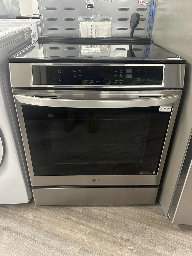 LG 30'' 6.3 pi.cu. - Cuisinière à induction - 4 brûleurs - inox - LSIL6332FE - Boîte ouverte