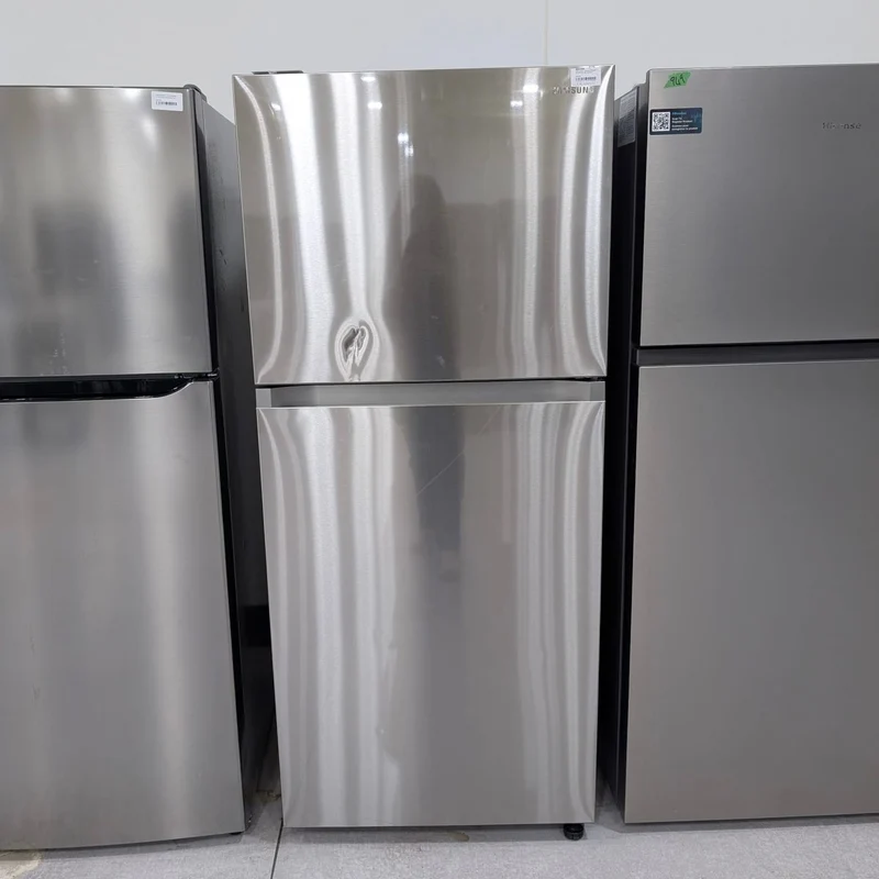 Samsung 30'' 17.5 pi cu Réfrigérateur congélateur supérieur - Prêt pour le garage - inox - RT18DG5500SRAC - boîte ouverte