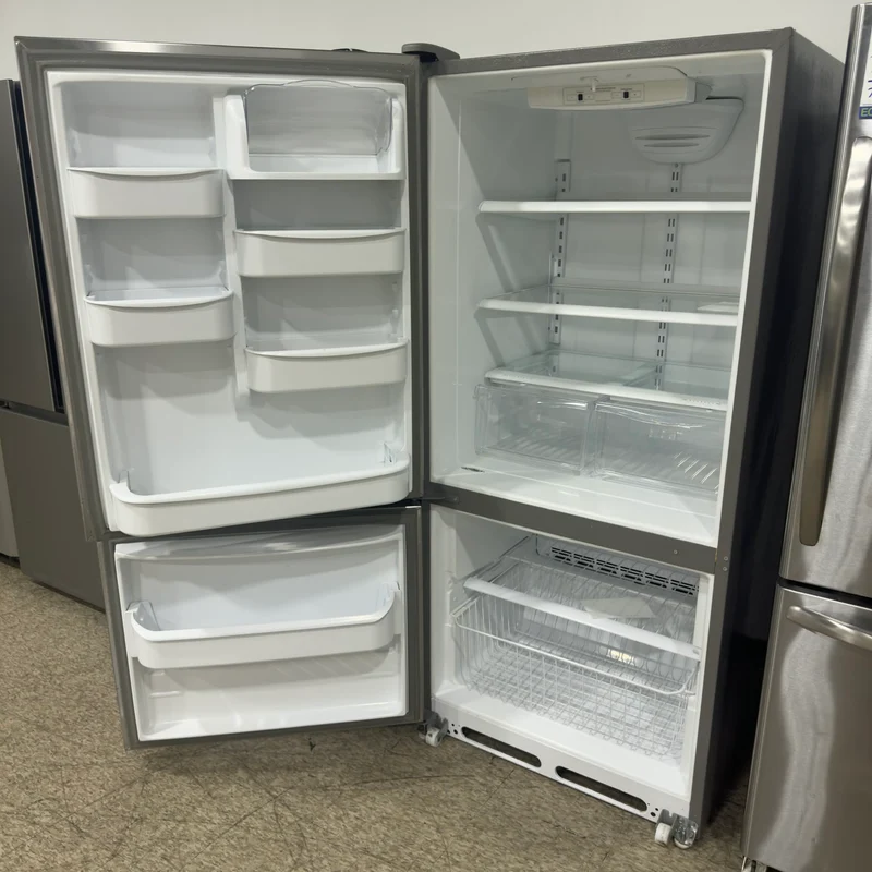 Amana 30'' Réfrigérateur Congélateur Inférieur - Inox- Reconditionné