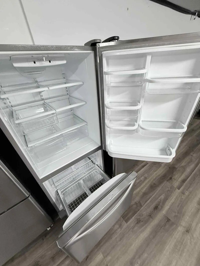 Whirlpool 30'' – Réfrigérateur congélateur inférieur – Inox – Reconditionné