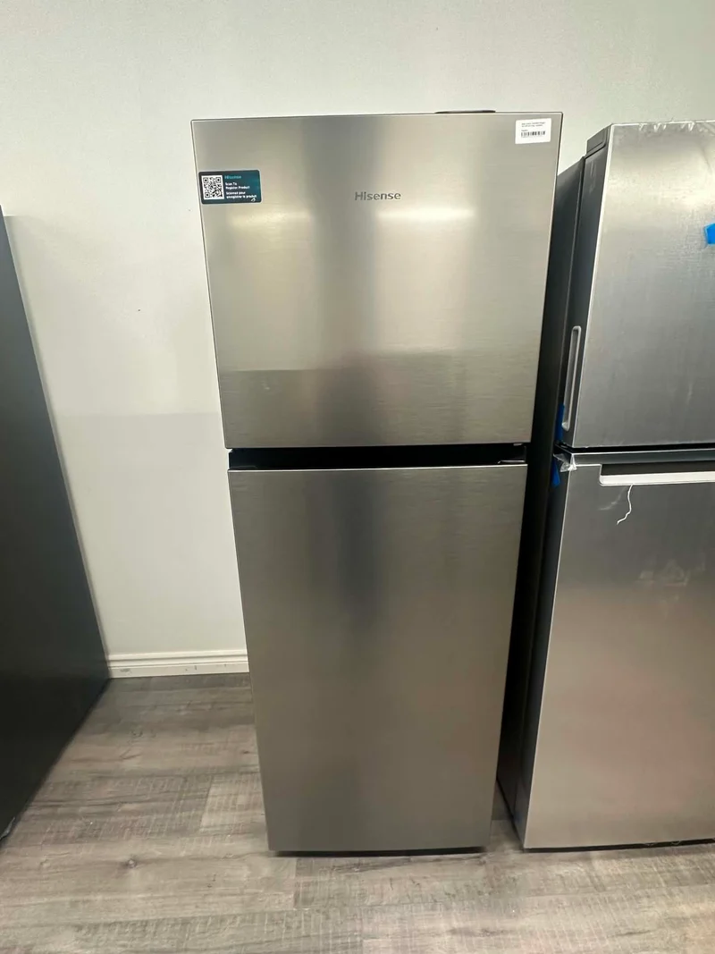 Hisense 24'' 11.5 pi cu. Réfrigérateur - Inox - RT12A2CSE - Boîte Ouverte