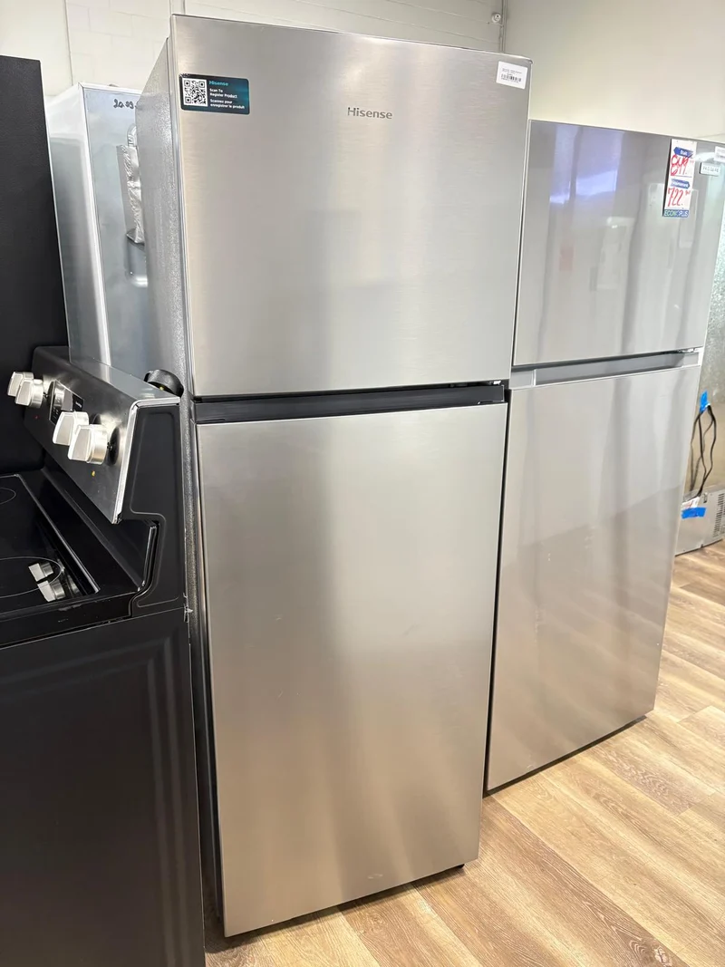 Hisense 24'' 11.5 pi cu. Réfrigérateur - Inox - RT12A2CSE - Boîte Ouverte