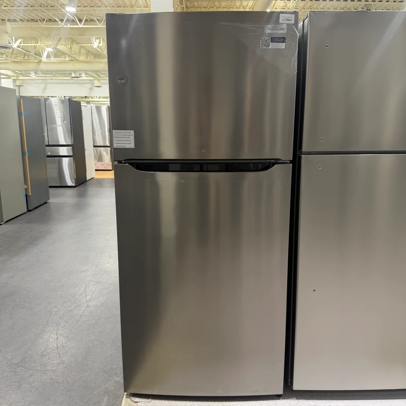 Frigidaire 30'' 18 pi cu Réfrigérateur - prêt pour le garage - inox - FRTE1835AV - boîte ouverte
