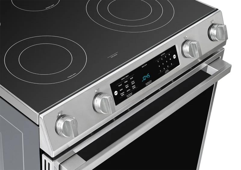 Hisense 30'' 5,8 pi.cu. Cuisinière encastrable - Friture à Air Chaud - Convection véritable - inox - HFE3501CPS - boîte ouverte