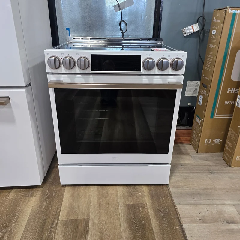 LG 30''6.3 cu. ft. - Cuisinière à induction - Blanche - LSIS6338NE - Boîte ouverte