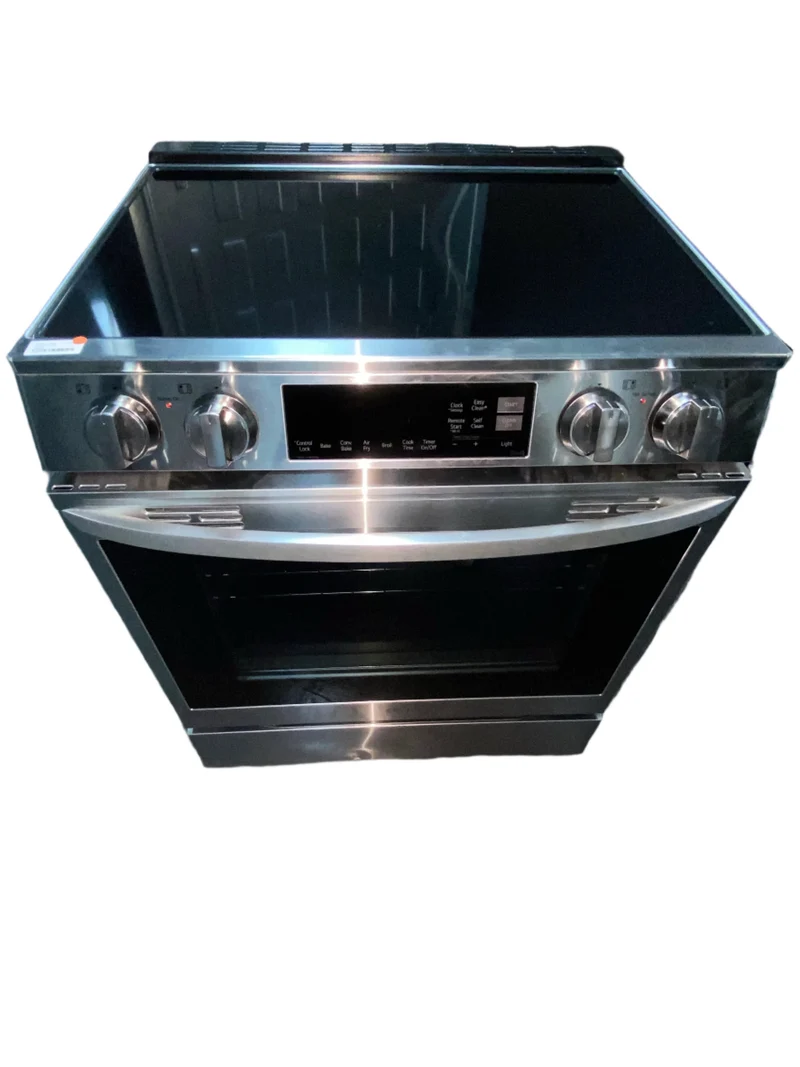 LG 30'' 6.3 pi.cu. - Cuisinière à induction - 4 brûleurs - 1 Four - inox - LSIL6334F - boîte ouverte