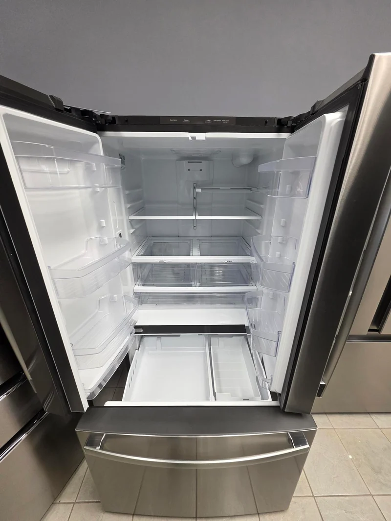 GE 33'' 18.6 pi cu Réfrigérateur portes francaises - profondeur comptoir - Inox - GWE19JYLFS - boîte ouverte