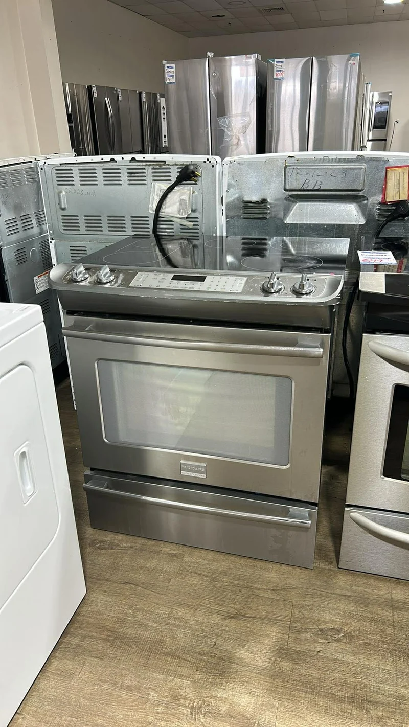 Frigidaire 30'' Cuisinière Encastrée Vitrocéramique - Inox - Reconditionné