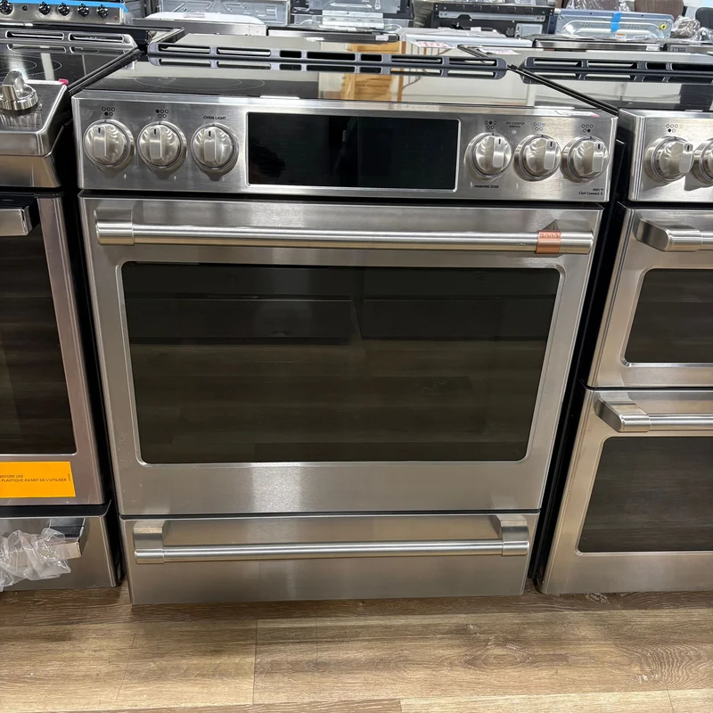 GE Cafe 30'' 5.7 pi cu Cuisinière électrique - convection - wifi - autonettoyant - Inox - CCES700P2MS - boîte ouverte