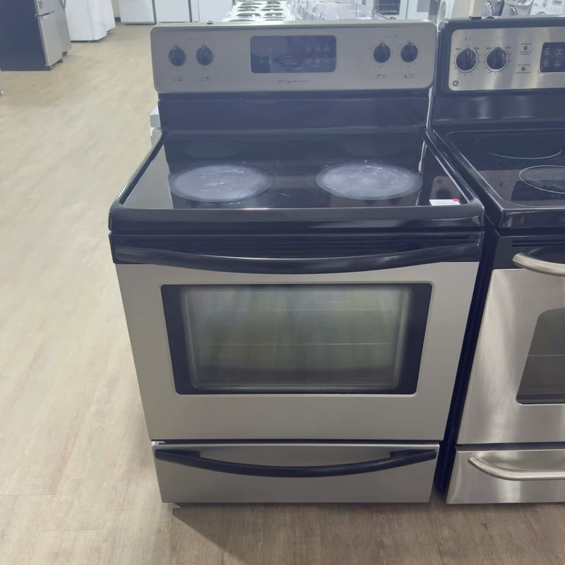 Frigidaire 30'' Cuisinière vitrocéramique- Inox- reconditionné