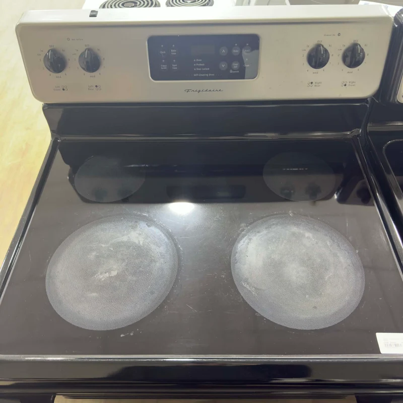 Frigidaire 30'' Cuisinière vitrocéramique- Inox- reconditionné