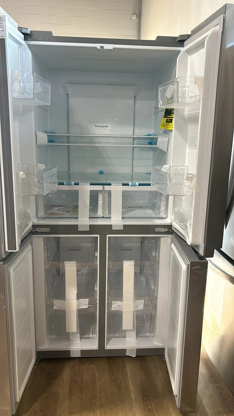 Frigidaire 33''17.4 pi.cu -Réfrigérateur 4 portes- Profondeur comptoir- inox - FRQG1721AV-Boîte ouverte