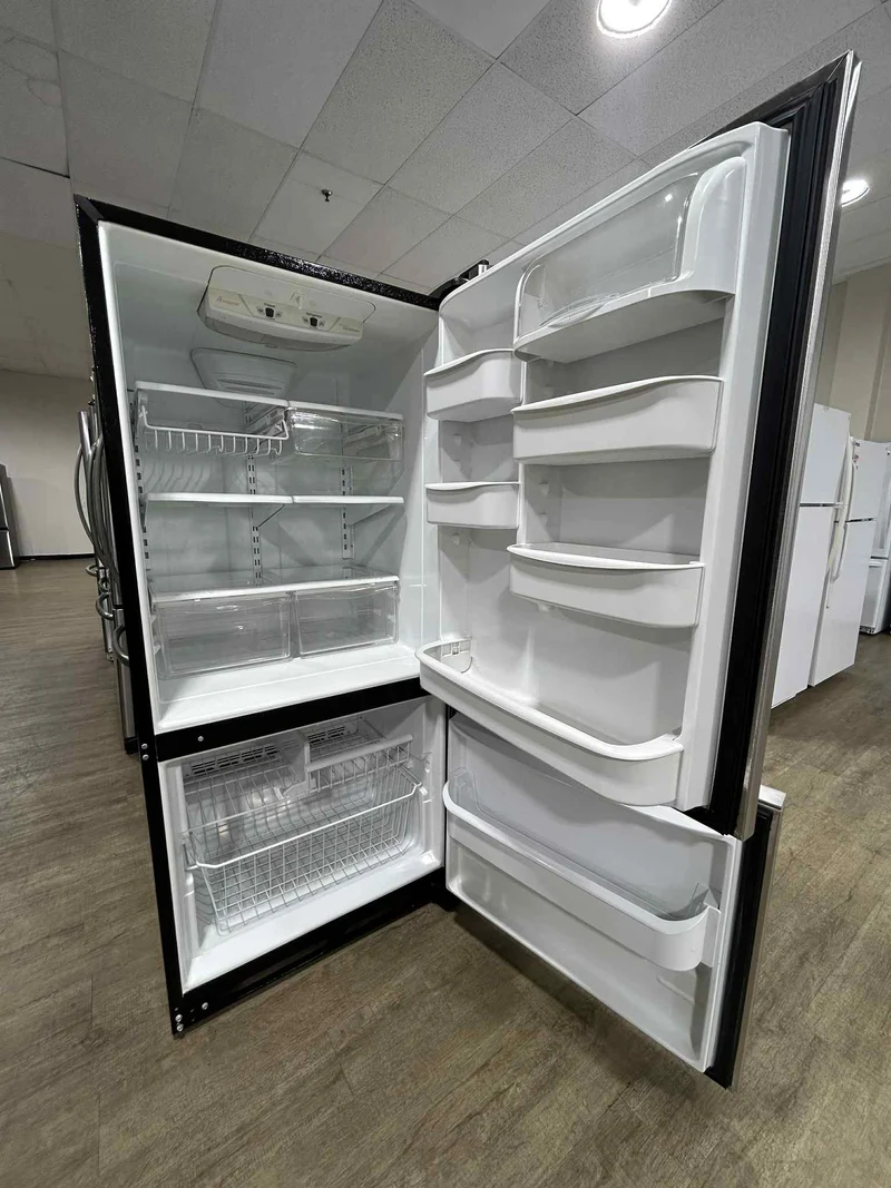 Amana 30'' Réfrigérateur - inox - Congélateur Inférieur - Reconditionné