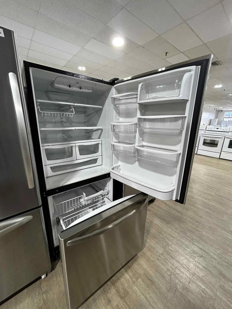 Amana 30'' Réfrigérateur - inox - Congélateur Inférieur- Reconditionné