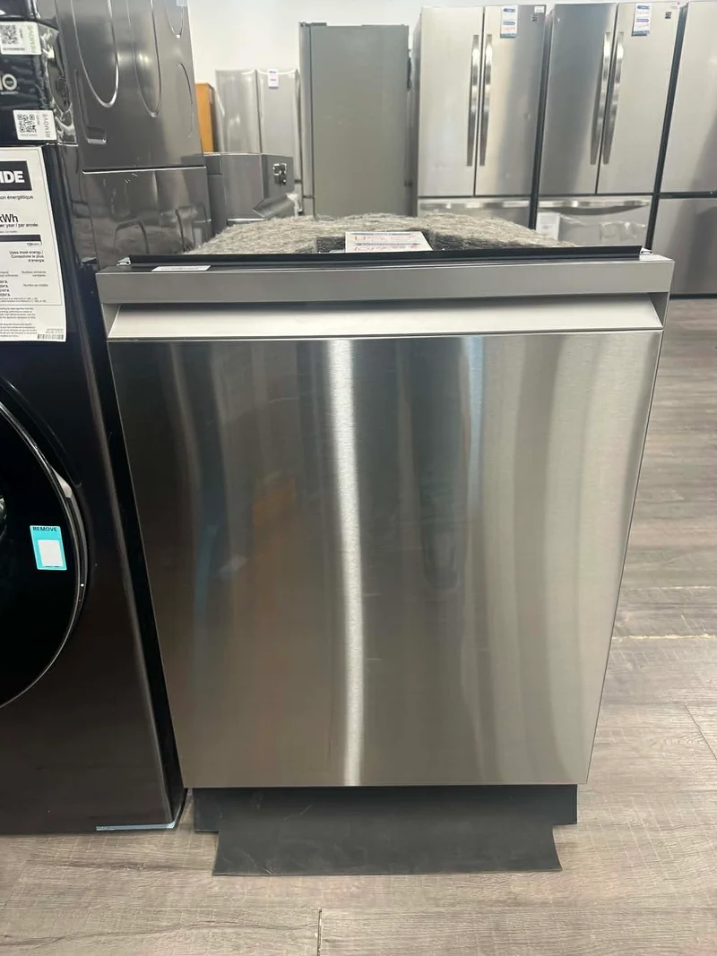Samsung 24'' 38 dBA Lave-Vaiselle -10 cycles - inox - DW90F89T0USRAA - boîte ouverte