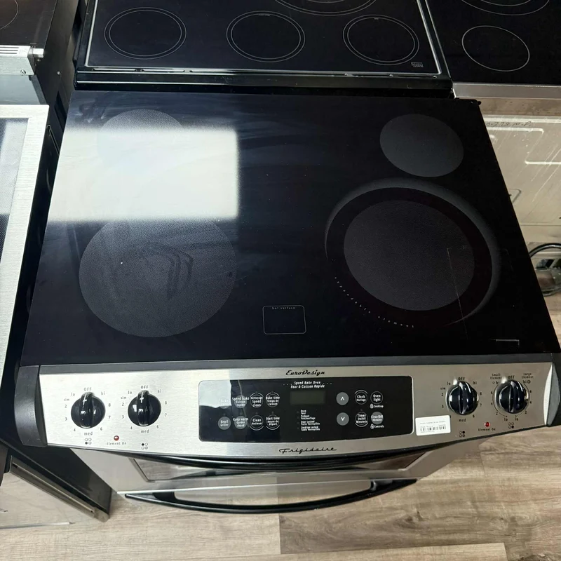 Frigidaire 30'' Cuisinière vitrocéramique encastrer- inox- reconditionnée