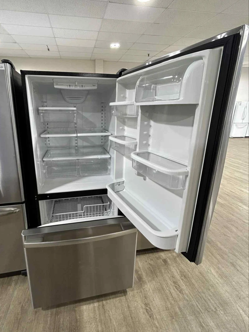 Whirlpool 30'' Réfrigérateur - inox - Congélateur Inférieur- Reconditionné