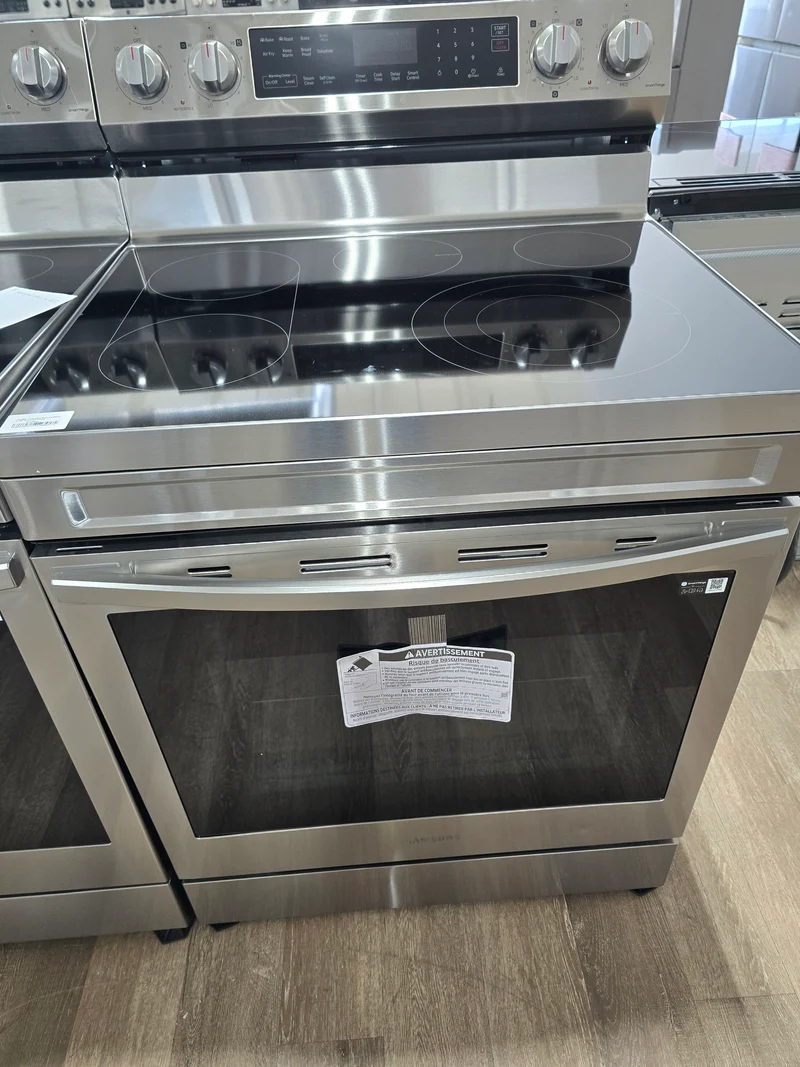 Samsung 30'' 6.9 pi cu Cuisinière - Convection - friture à air - WI-FI - Inox - NE63A6711SS/AC - boîte ouverte
