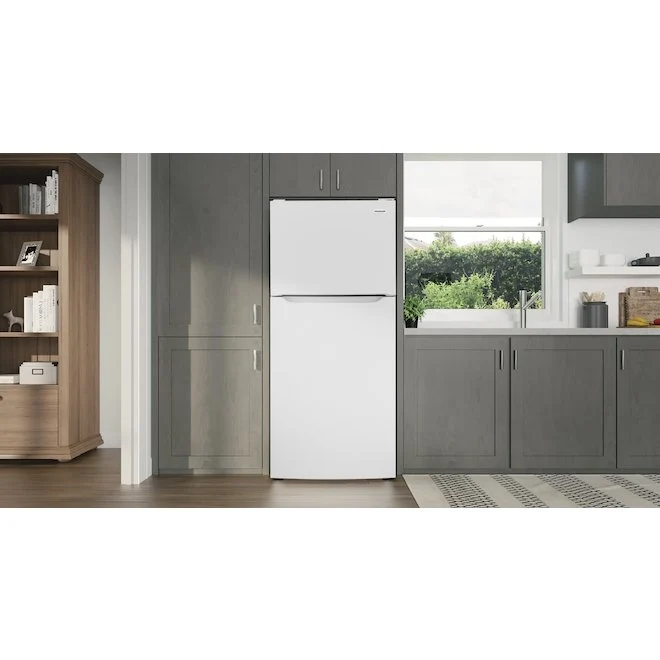 Frigidaire 30'' 18 pi cu. Réfrigérateur à congélateur supérieur Prêt pour le garage - blanc - FFHT1814YW - boîte ouverte